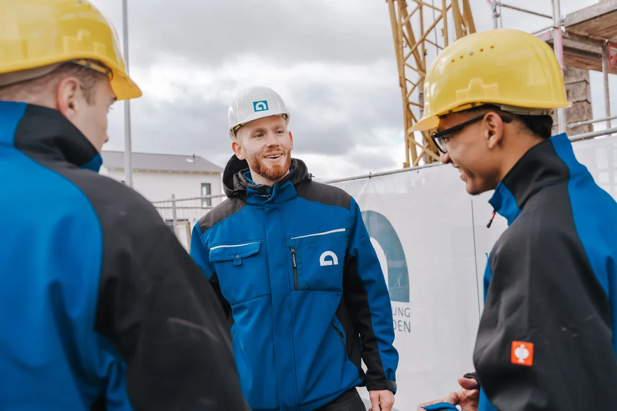 Unser Ausbildungsbeauftragter Felix (Mitte) begleitet Dich durch die gesamte Ausbildungszeit.