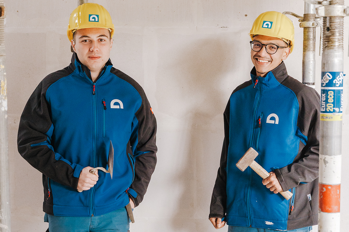 Als Maurer:in benutzt Du ganz verschiedene Werkzeuge. Hammer und Maurerkelle sind nur zwei Beispiele.