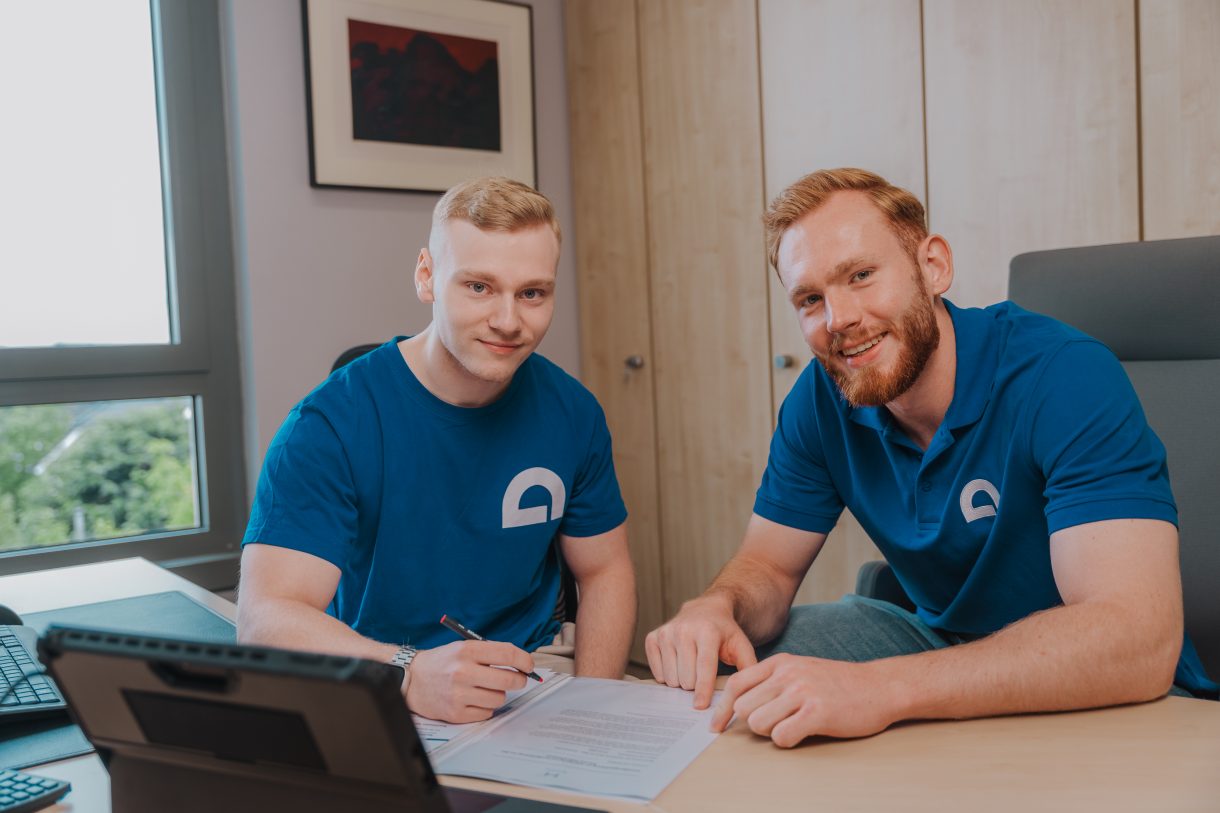 Während des gesamten Studiums steht Dir unser Ausbildungsbeauftragter Felix zur Seite. Er betreut Dich von A bis Z und bei allen Fragen, die während Deiner Ausbildungszeit bei uns aufkommen.