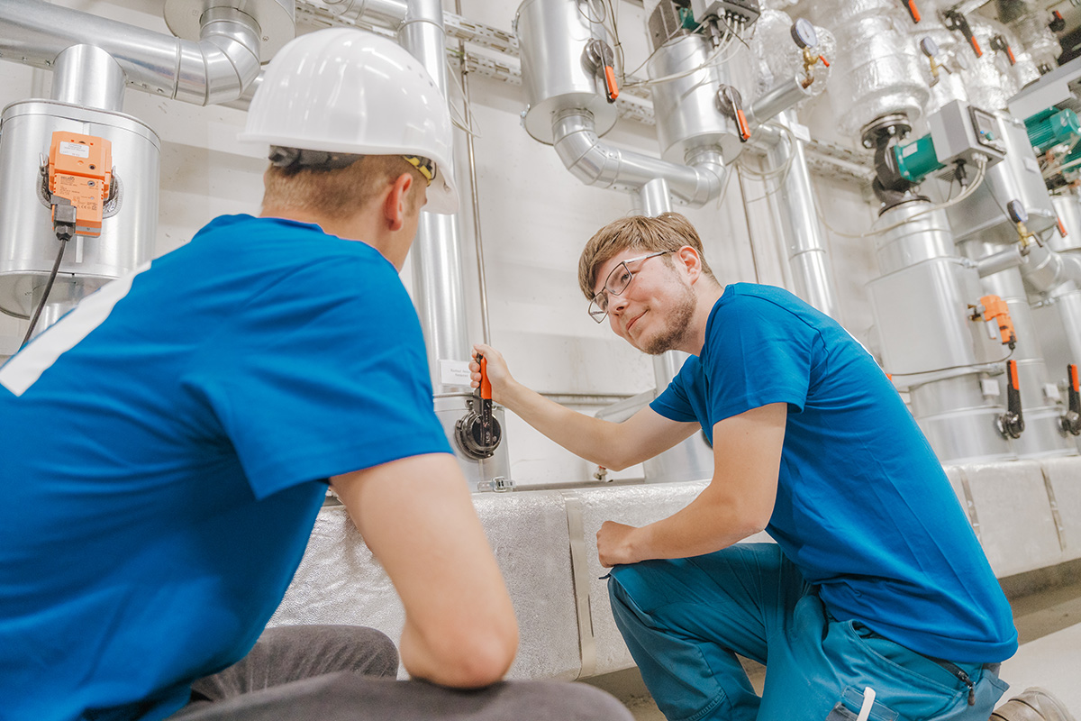 Du lernst bei uns ganz verschiedene Abteilungen und mehrere Unternehmen kennen – Bauleitung, Hausverwaltung, Elektrotechnik, Mess-, Steuer- & Regelungstechnik, HLS-Planung, Haustechnik und mehr!